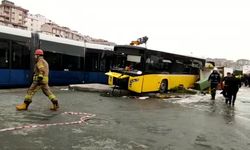 İstanbul'da belediye otobüsü ve tramvay çarpıştı: 12 kişi yaralandı