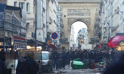 Paris’te protestocularla polis arasında çatışma
