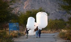 Pakistan'da doğal gaz eve poşetle taşıyor