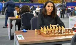 İranlı satranç oyuncusuna "Örtünmeden gelme" tehdidi!