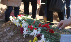 Kimsesizler mezarlığına gömülmüştü: Elazığlılar engelli kızın mezarına ziyarette bulundu
