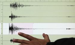 Endonezya'da 7,6 büyüklüğünde deprem meydana geldi