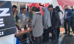 Efes Selçuk Belediyesi Malatya'da yemek ve sosyal çadırı kurdu