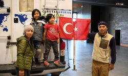 Konyaaltı Belediyesi’nin depremzedelere yönelik yardım çalışmasına Japon aileden destek