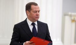 Eski Rusya Başkanı Medvedev: Rus fabrikaları silah üretmek için gece gündüz çalışıyor