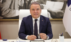 Antalya Büyükşehir Belediye Başkanı Muhittin Böcek’ten 8 Mart mesajı