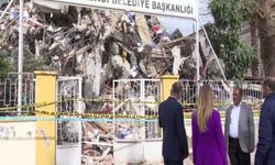 Aylin Nazlıaka, Nurdağı'nın iş makineleriyle yıkılan belediye binasının önünde: Dosyaları enkaz altında bıraktılar