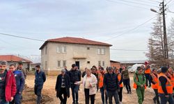 Ceyhan Belediye Başkanı Erdem’den yetkililere çağrı: "İlçemize acilen Bbr konteyner kent kurulmasını istiyoruz"