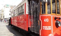 İstiklal Caddesi’ndeki tarihi tramvayın vatmanları artık AB standartlarında