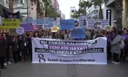 İzmir Kadın Plaformu 8 Mart yürüyüşünde depremzedelere yardım topladı