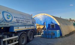 Muğla Büyükşehir ekipleri, çadır kentlerin su ihtiyaçlarını karşılıyor