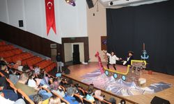 Antalya'da depremzedeler yaşadıkları travmayı tiyatroyla atlatmaya çalışıyor