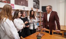 Ayvalık Belediye Başkanı Ergin, ‘Kütüphane Haftası’nı lise öğrencileriyle kutladı