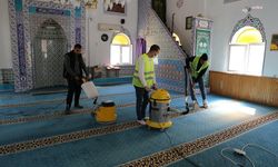Burhaniye Belediyesi, ilçedeki ibadethanelerde temizlik çalışmalarını sürdürüyor