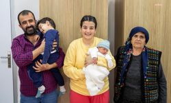 Deprem bölgesinden gelen çolak ailesi, bebeklerini Mersin’de dünyaya getirdi