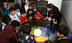 Depremzede çocuklar, Nasreddin Hoca Kültür ve Bilim Merkezi'ne konuk oldu