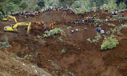 Ekvador'da toprak kayması sonucu ölenlerin sayısı 21'e çıktı