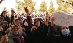 İran'da 700 kız öğrenci zehirlendi