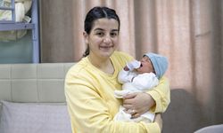 Mersin'de doğum yapan depremzede kadın, bebeğine "Umut" adını verdi