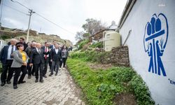 Tunç Soyer, Türkiye'nin yağmur suyu toplayan ilk köyü Sarpıncık'ı ziyaret etti