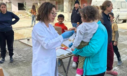 CHP’li Yıldız Biçer ‘gönüllü hekim’ olarak deprem bölgesinde