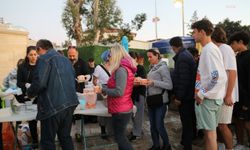 Yunan gönüllülerden Bodrum Kumbahçe’de iftar yemeği