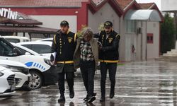 Adana'da otobüs durağında birlikte kaldığı evsizi darbederek öldürdüğü iddia edilen zanlı tutuklandı