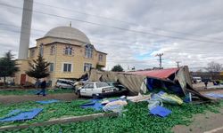 Amasya'da tırın devrilmesi sonucu 2 kişi yaralandı