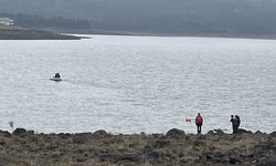 Bolu'da gölette teknenin alabora olması sonucu kaybolan kişiyi arama çalışması başlatıldı