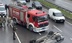 Çekmeköy'de ters dönen otomobilin sürücüsü yaralandı
