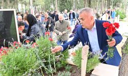 Eski Torbalı Belediye Başkanı Uygur, mezarı başında anıldı