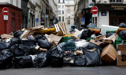 Paris'te çöp toplayıcıları 13 Nisan'da süresiz greve gidiyor