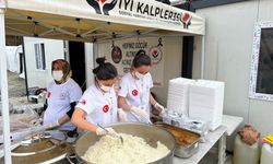 İskenderun'a çadır kent kuran İzmirli gönüllüler, afetzedelere gıda tedariki de sağlıyor