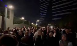 İYİ Partililer A Haber önünde Onur Erim’i protesto etti