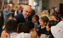 İzmir İktisat Kongresi binasının ilk misafirleri çocuklar oldu