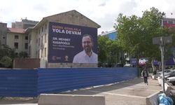 İzmir'de kamu binasına asılan AKP pankartı tepki çekti