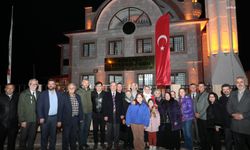İzmit Belediyesi'nin yapımını üstlendiği ambarcı Tepebaşı Camii, Kadir Gecesi'nde ibadete açıldı