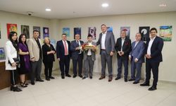 Kartal Belediyesi, otizmli genç ressam Süleyman Tuna Taşkın'ın resim sergisine ev sahipliği yapıyor