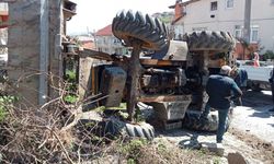 Kocaeli'de evin bahçesine devrilen iş makinesindeki 2 kişi yaralandı