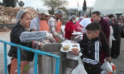 Muratpaşa Belediyesi'nin mahalle iftarları devam ediyor