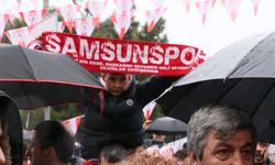 Samsunsporlu taraftarlar, takımlarının 11 yıl sonra Süper Lig'e çıkmasını kutladı