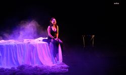 Sanatçı Şenay Gürler, ‘Medea'ya Göre Ahlak'  oyunuyla Maltepe'de sahne aldı