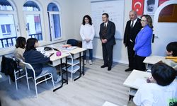 Tepebaşı Belediye Başkanı Ataç, Bahriye Üçok Eğitim Merkezi öğrencilerini ziyaret etti