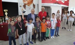 ‘Akhisar Çağlak Festivali’ yarışmalarında dereceye girenler ödüllendirildi