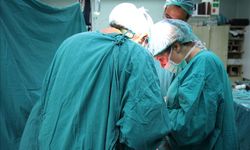 Kalp cerrahisinde küçük kesi yönteminin öncüsü Ukraynalı cerrah, Türk doktorlarla 3 ayrı ameliyata girdi