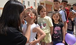 Antalya'da üniversite öğrencileri, depremzede çocuklar için etkinlik düzenledi