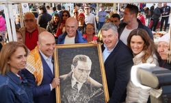 Başkan Soyer'e mozaik Atatürk Portresi