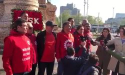 DİSK, Taksim Cumhuriyet Anıtı'na çelenk bıraktı: Arzu Çerkezoğlu: "Bu 1 Mayıs, Taksim'deki yasaklı son 1 Mayıs Olacak"