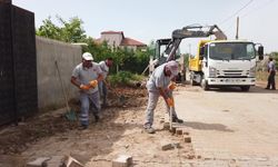 Efeler Belediyesi ekipleri, ilçenin yollarını yeniliyor