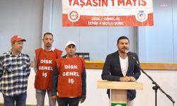 Foça Belediye Başkanı Gürbüz ve belediye çalışanları, 1 Mayıs’ı kutladı